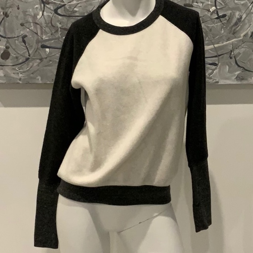 ALO Yoga Black and Cream Raglan Sweatshirt